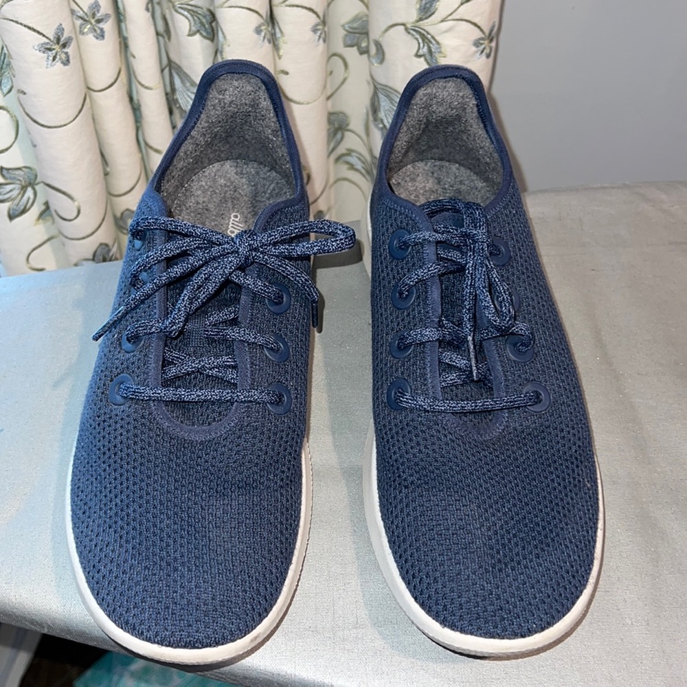 All Birds men’s navy sneakers. Good condition. Gently worn